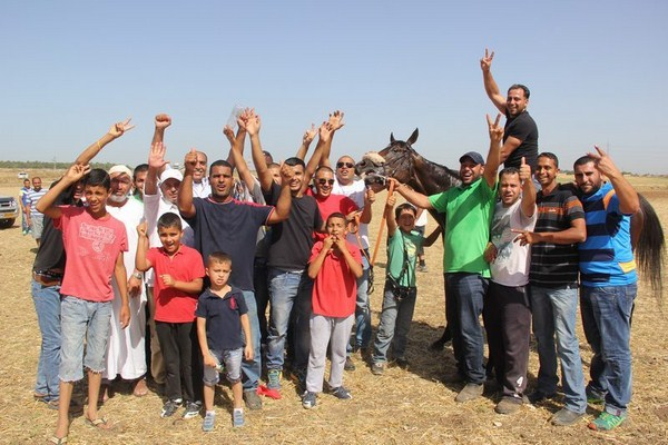 بالصور: لأول مرة في مدينة اللد - سباق للخيول بمشاركة خيالة من مختلف مناطق البلاد 